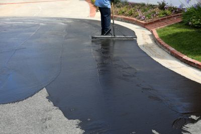 Enhance the Appearance of Your Pavement with Asphalt Sealing!